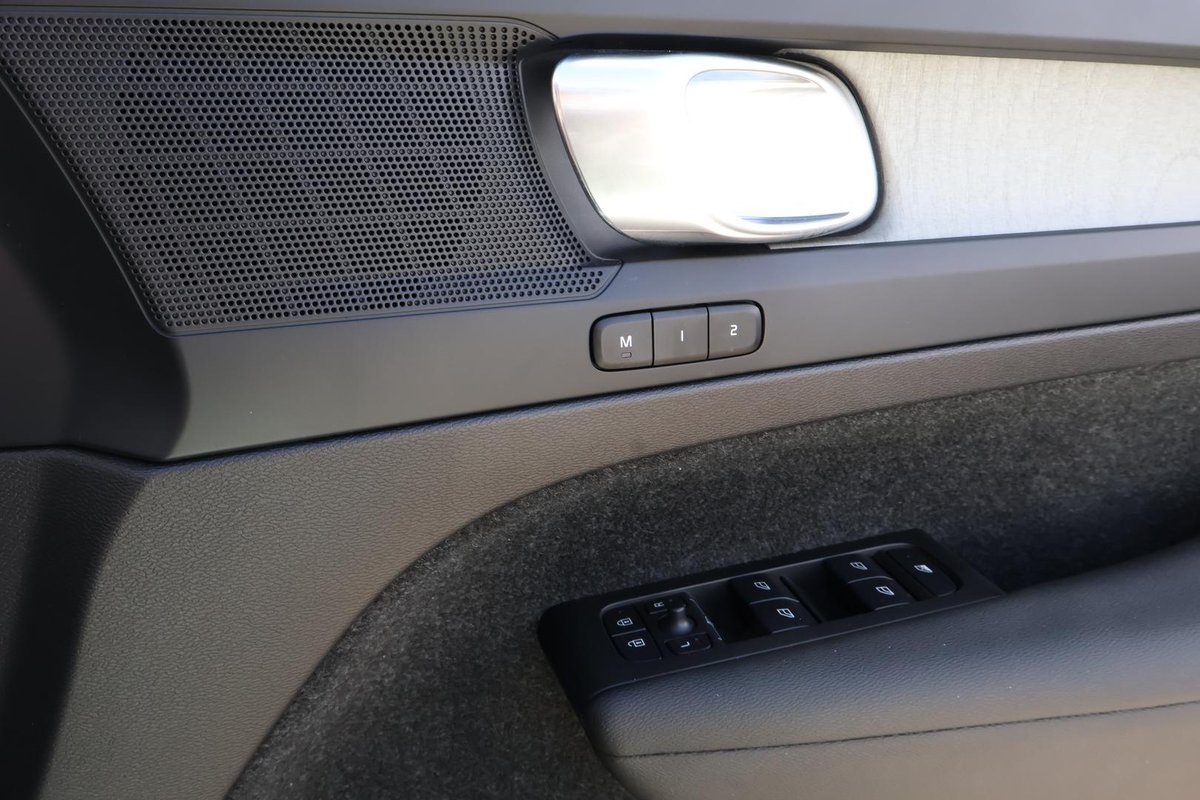 2024 Volvo XC40 Plus B4 MY24 image 33