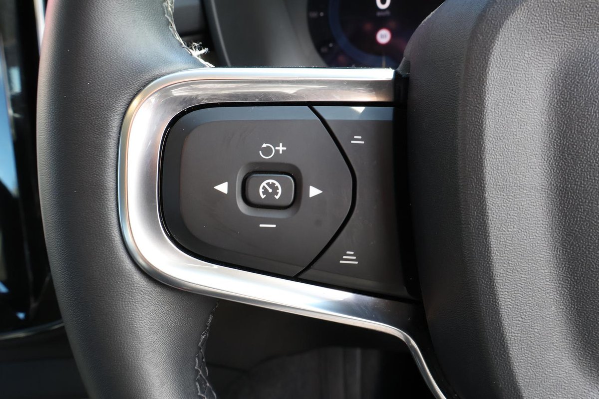 2024 Volvo XC40 Plus B4 MY24 image 31