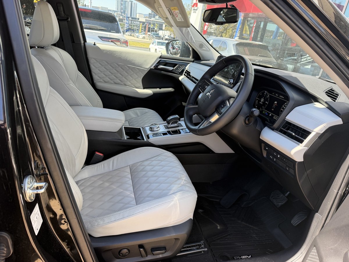 2023 Mitsubishi Outlander PHEV Exceed ZM MY23 AWD image 11