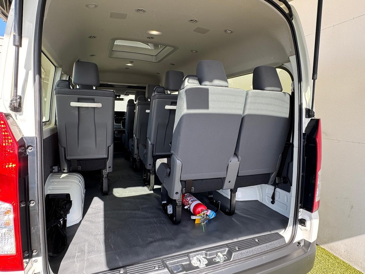 2022 Toyota Hiace Commuter GDH322R image 13
