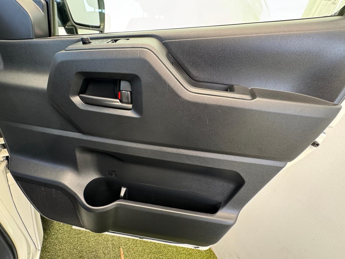 2022 Toyota Hiace Commuter GDH322R image 22