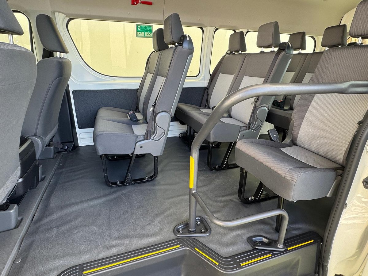2022 Toyota Hiace Commuter GDH322R image 8