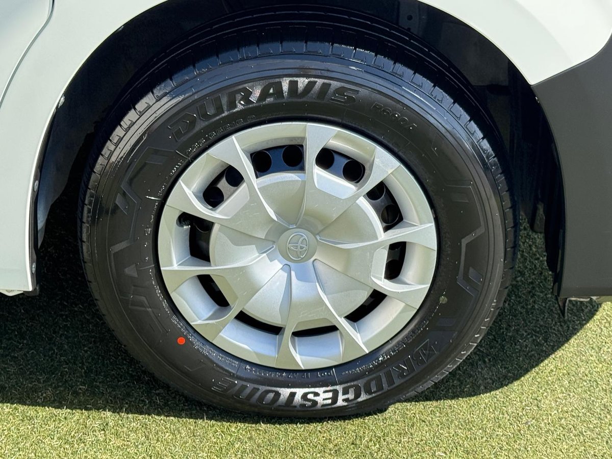 2022 Toyota Hiace Commuter GDH322R image 21