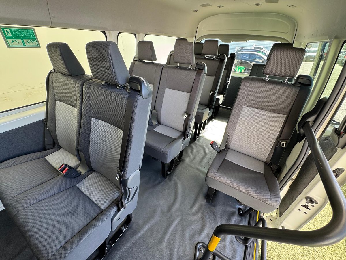 2022 Toyota Hiace Commuter GDH322R image 15