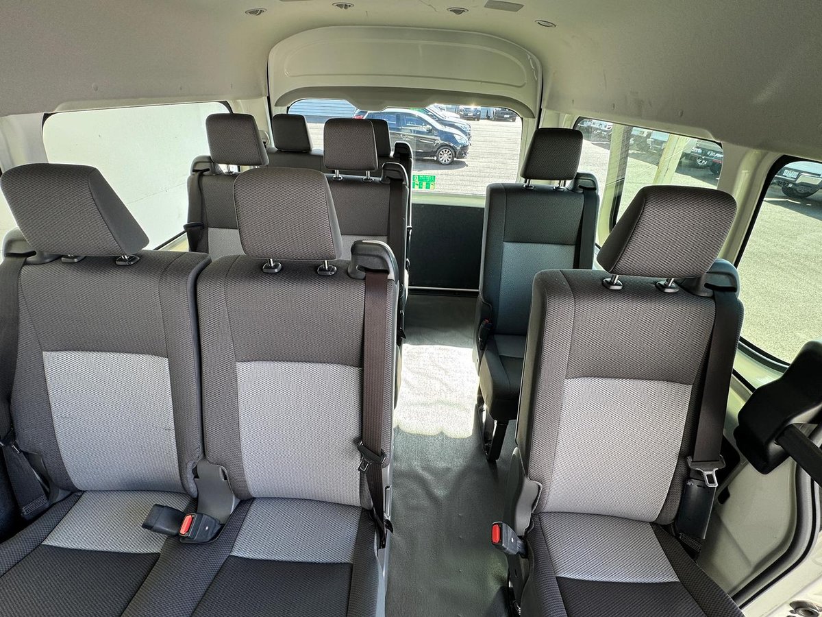 2022 Toyota Hiace Commuter GDH322R image 11