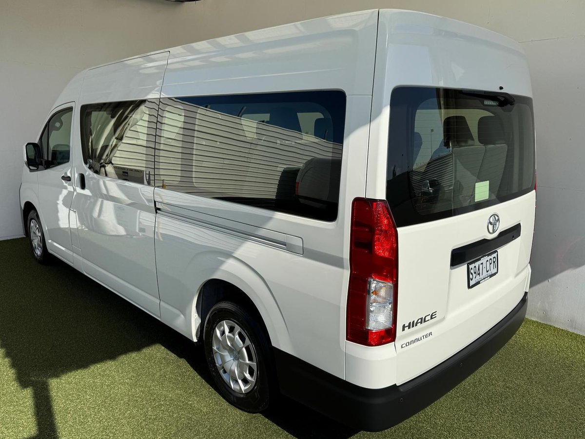 2022 Toyota Hiace Commuter GDH322R image 20