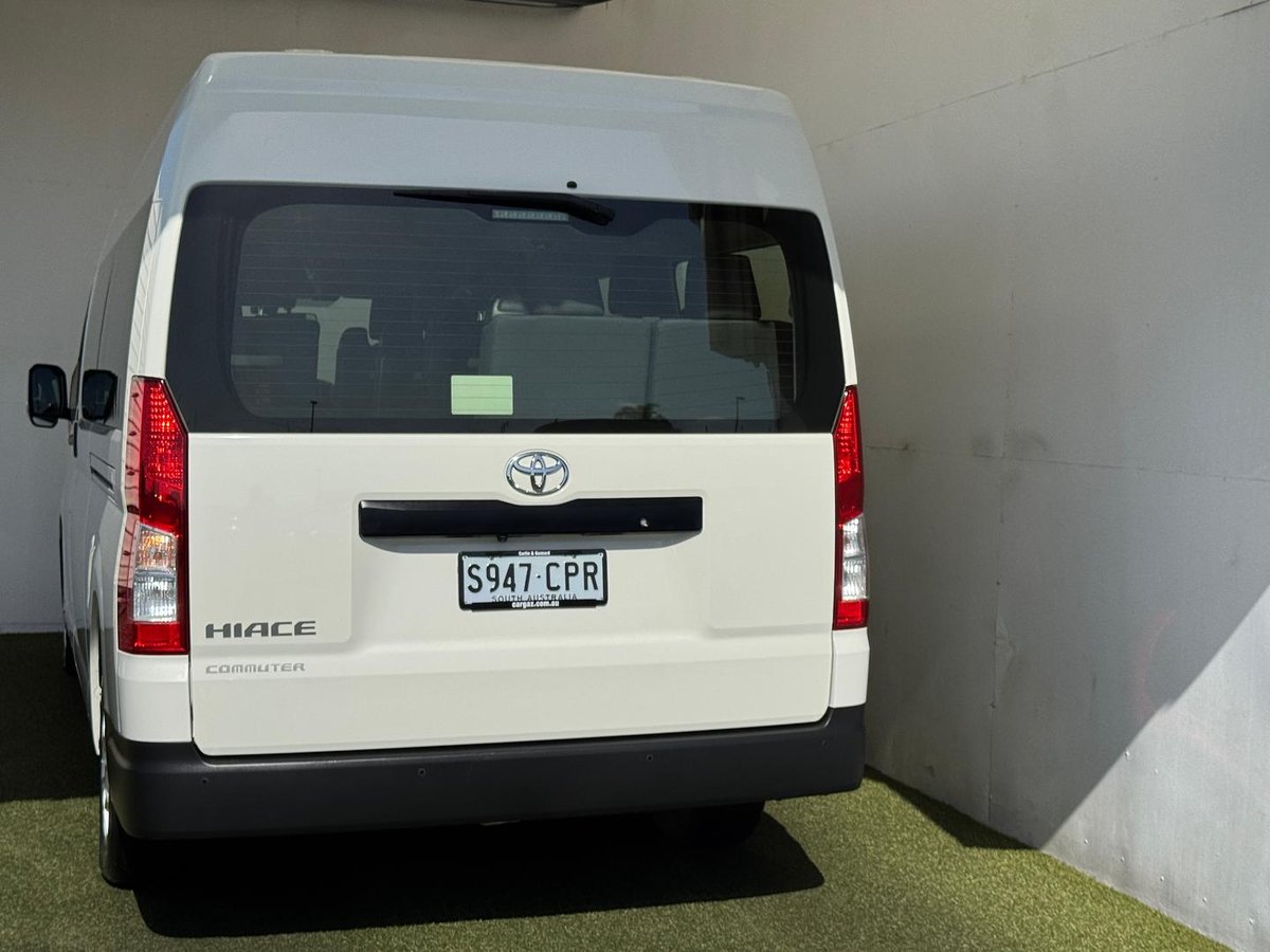 2022 Toyota Hiace Commuter GDH322R image 19