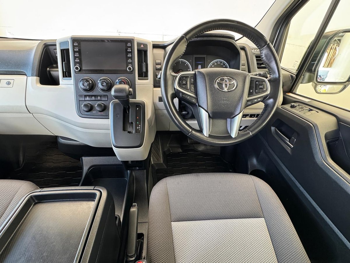 2022 Toyota Hiace Commuter GDH322R image 14