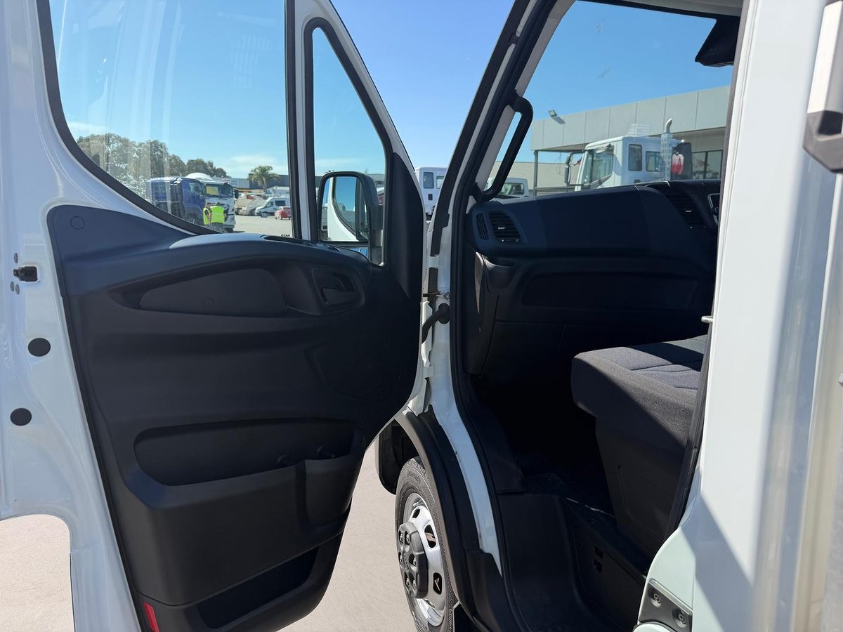 2022 Iveco Daily 45C18 Tradie Made image 27