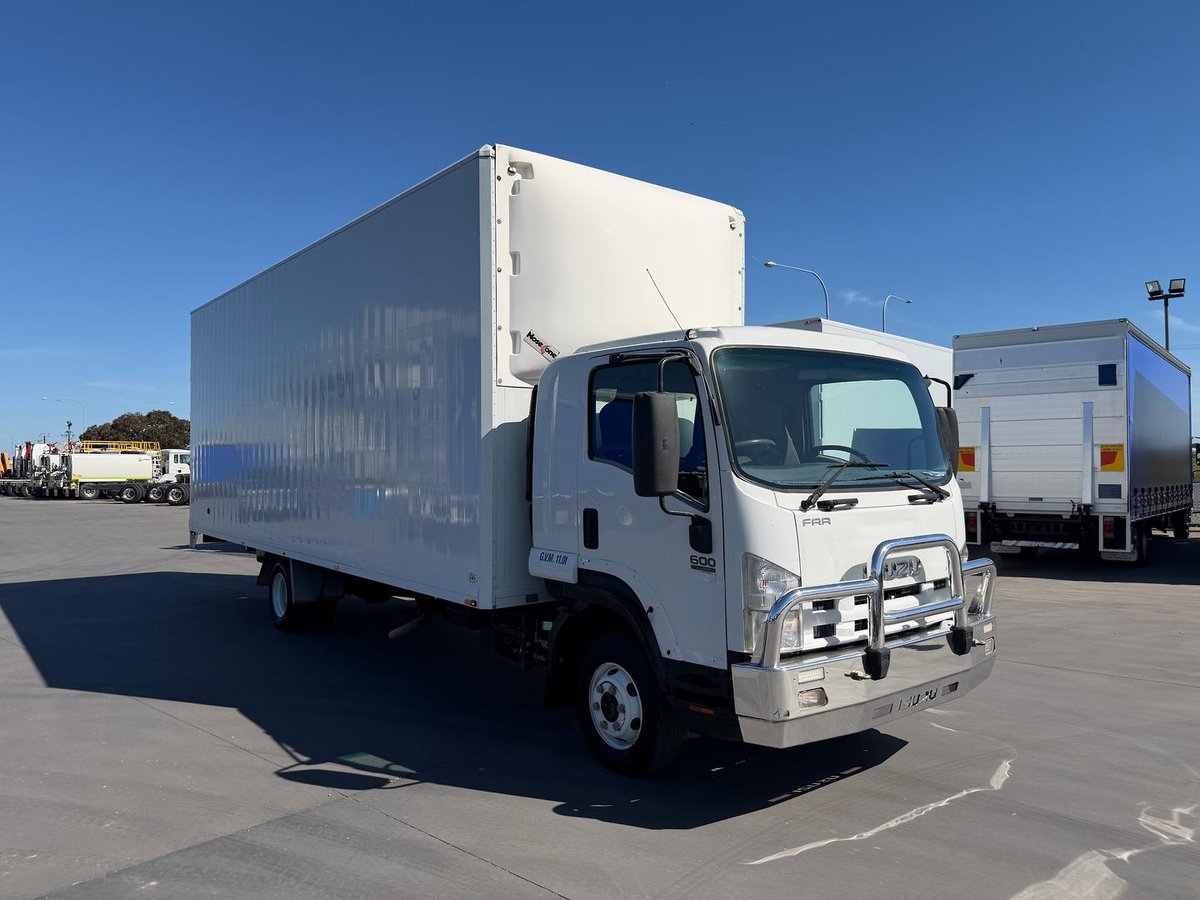 2013 Isuzu F Series FRR 600 image 11