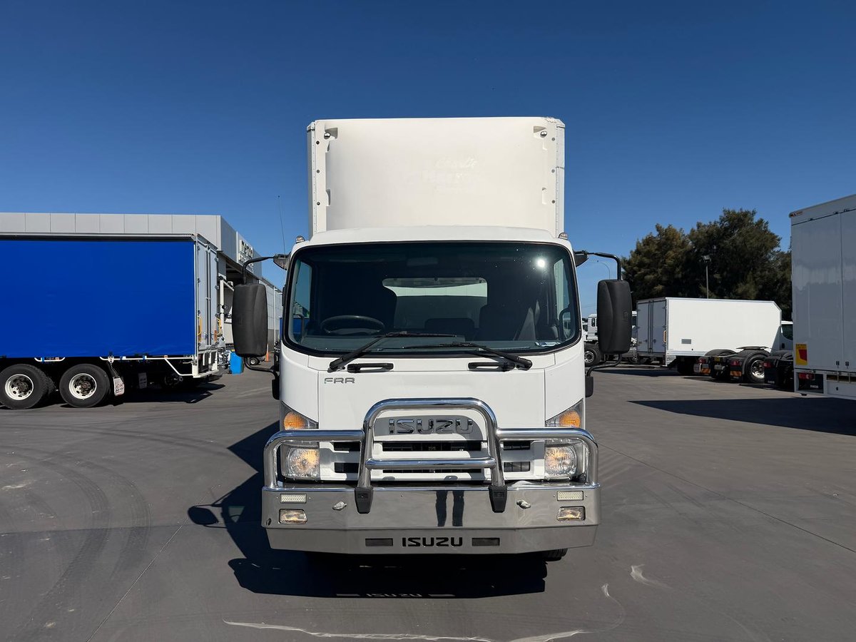 2013 Isuzu F Series FRR 600 image 12