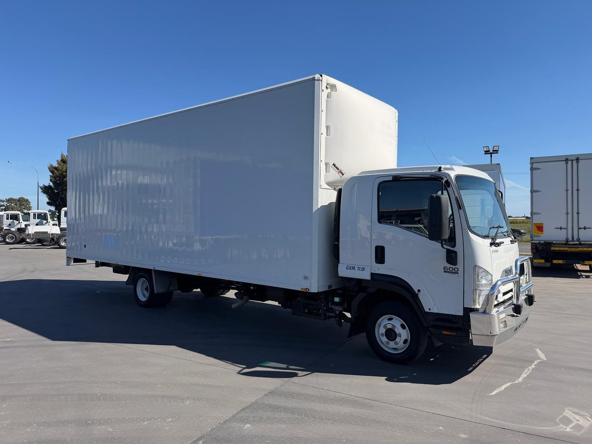 2013 Isuzu F Series FRR 600 image 13