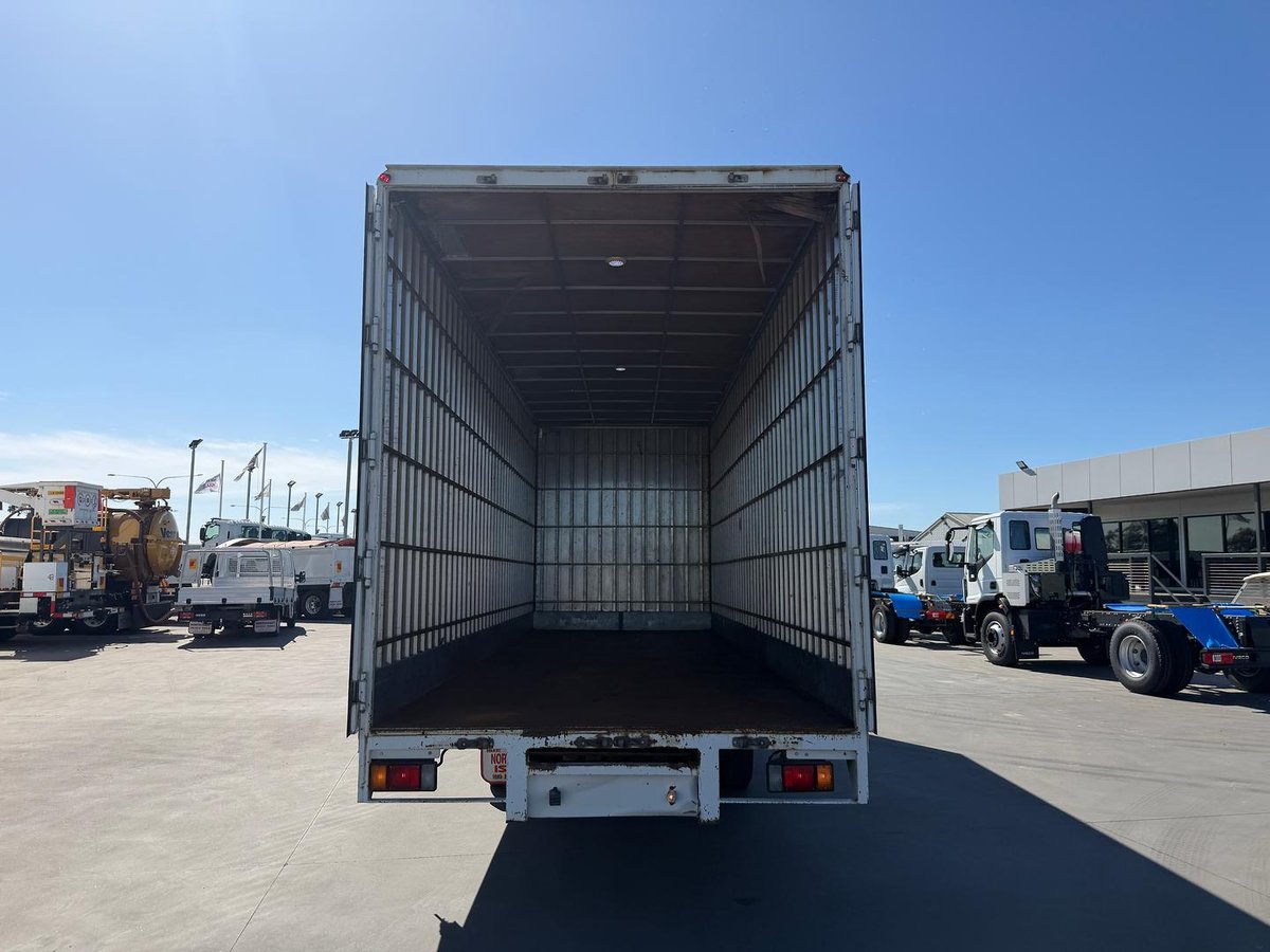 2013 Isuzu F Series FRR 600 image 15