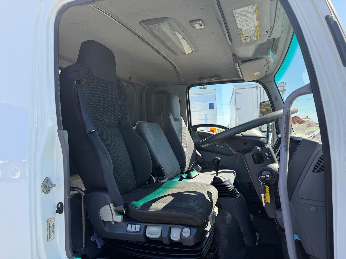 2013 Isuzu F Series FRR 600 image 20