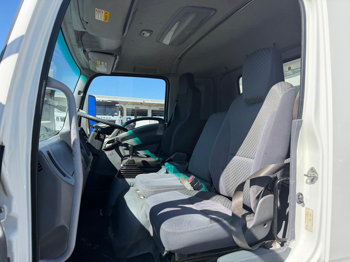 2013 Isuzu F Series FRR 600 image 25