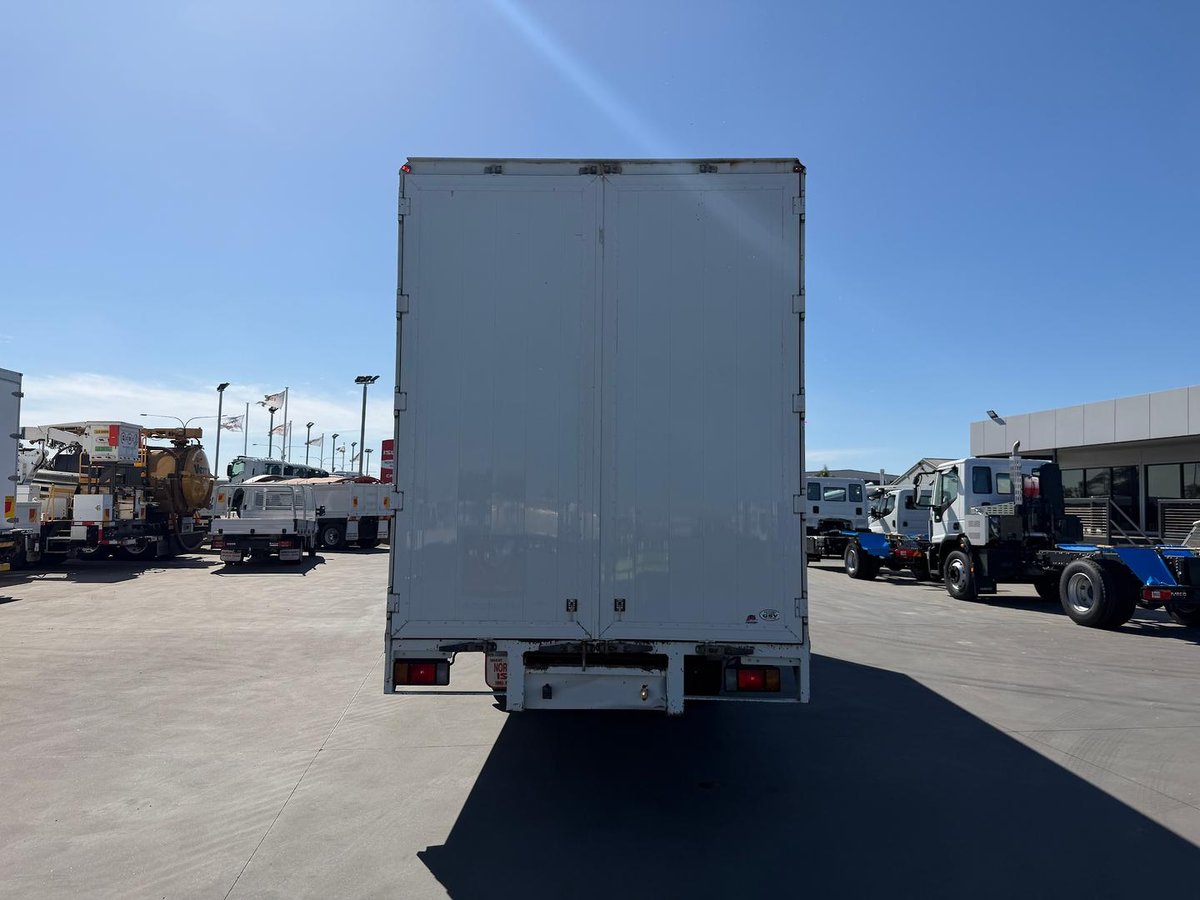 2013 Isuzu F Series FRR 600 image 7