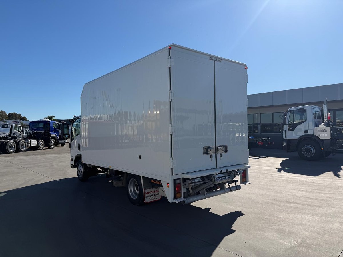 2016 Isuzu N Series NNR 45-150 image 7