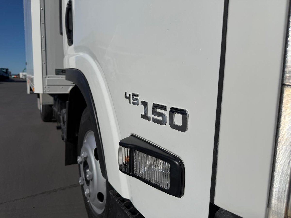 2016 Isuzu N Series NNR 45-150 image 13