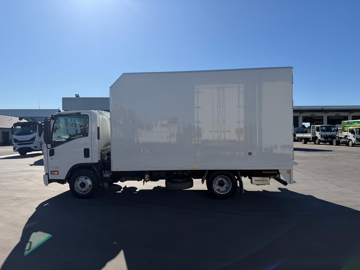 2016 Isuzu N Series NNR 45-150 image 9