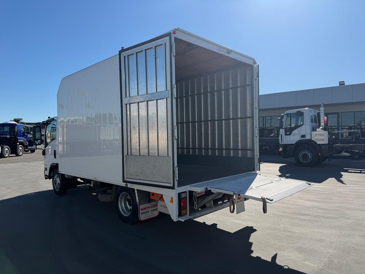 2016 Isuzu N Series NNR 45-150 image 17