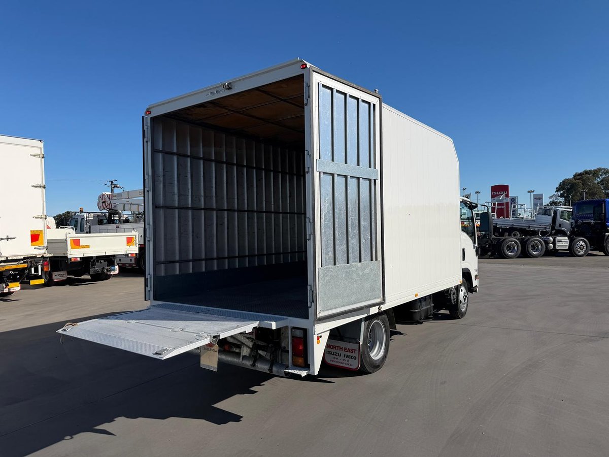 2016 Isuzu N Series NNR 45-150 image 19
