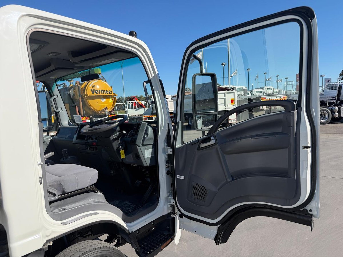 2016 Isuzu N Series NNR 45-150 image 23