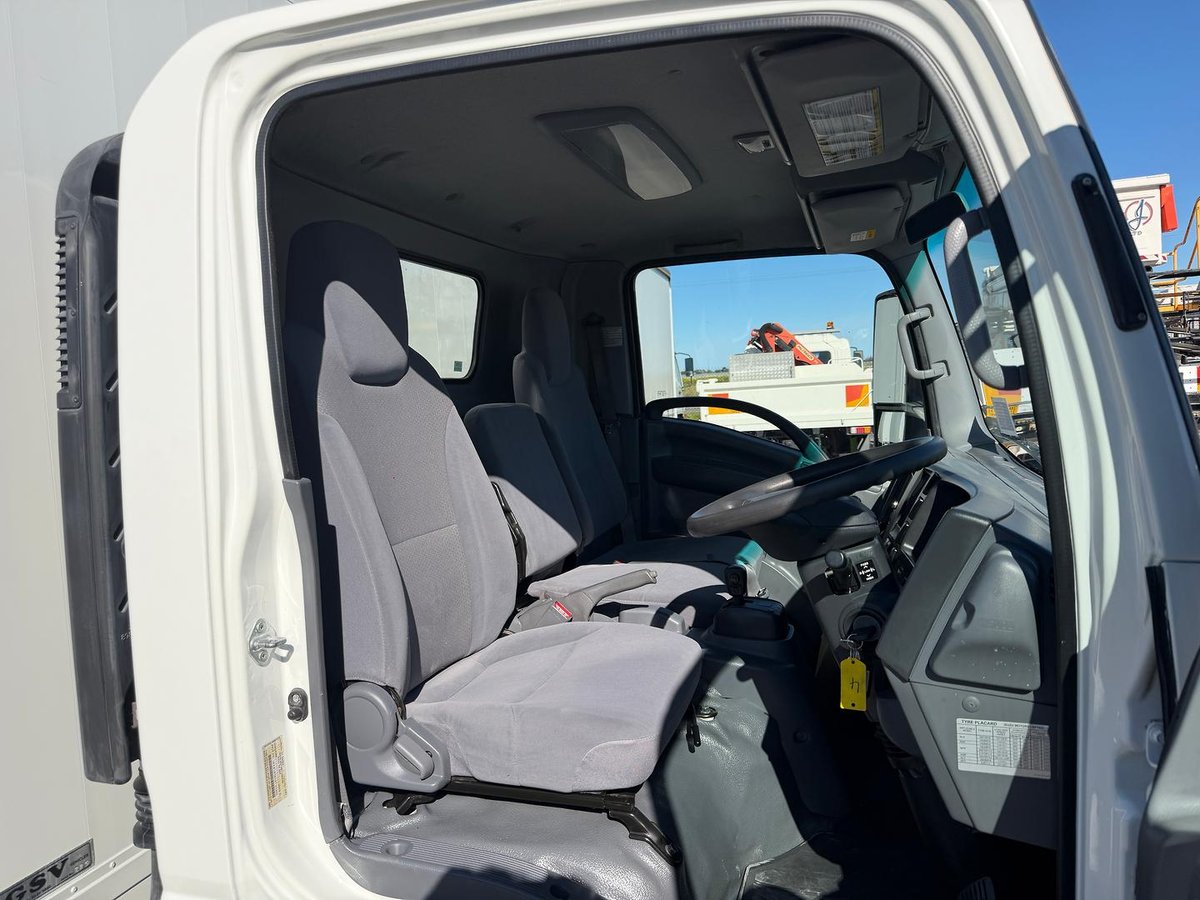 2016 Isuzu N Series NNR 45-150 image 24