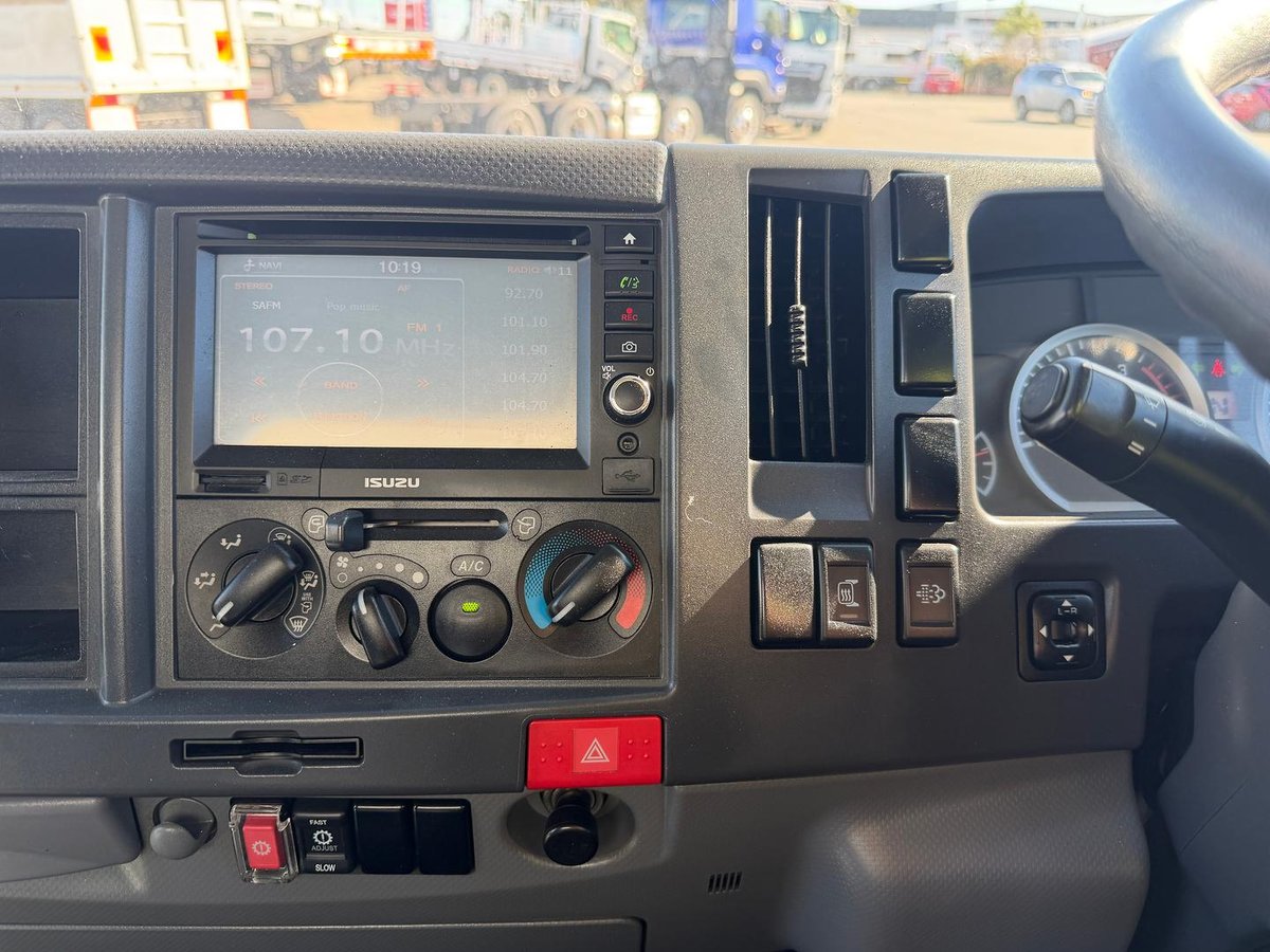 2016 Isuzu N Series NNR 45-150 image 28
