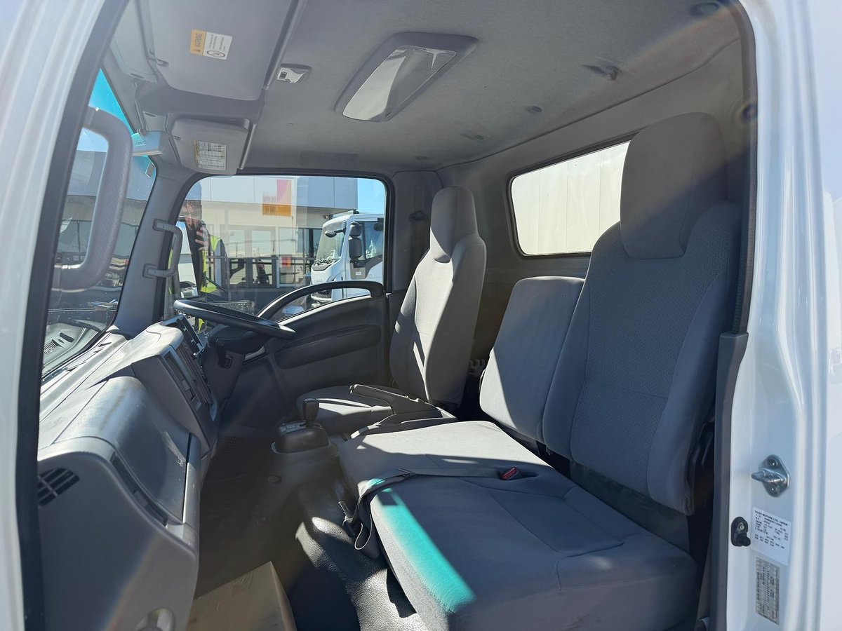 2016 Isuzu N Series NNR 45-150 image 31