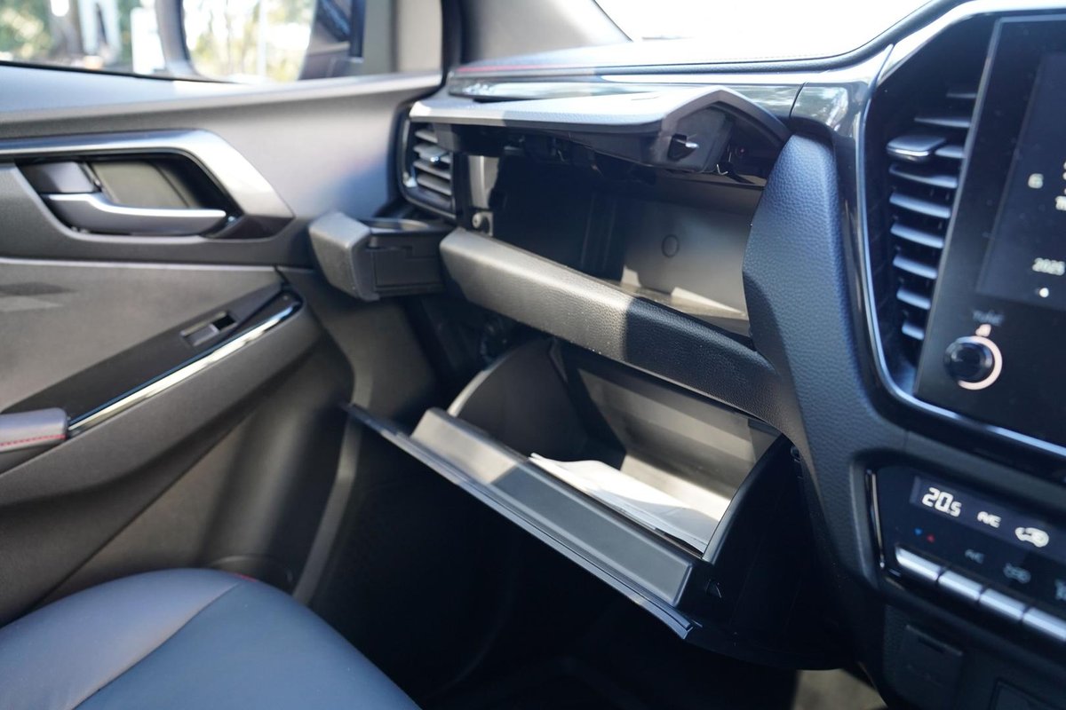 2025 Isuzu D-MAX X-TERRAIN MY25.5 4X4 Dual Range image 18