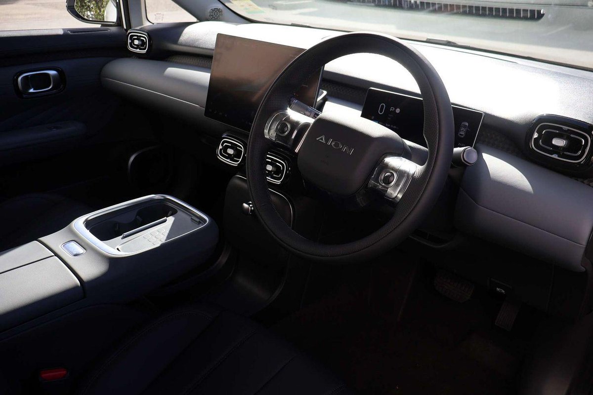 2026 Aion AION UT Luxury image 11