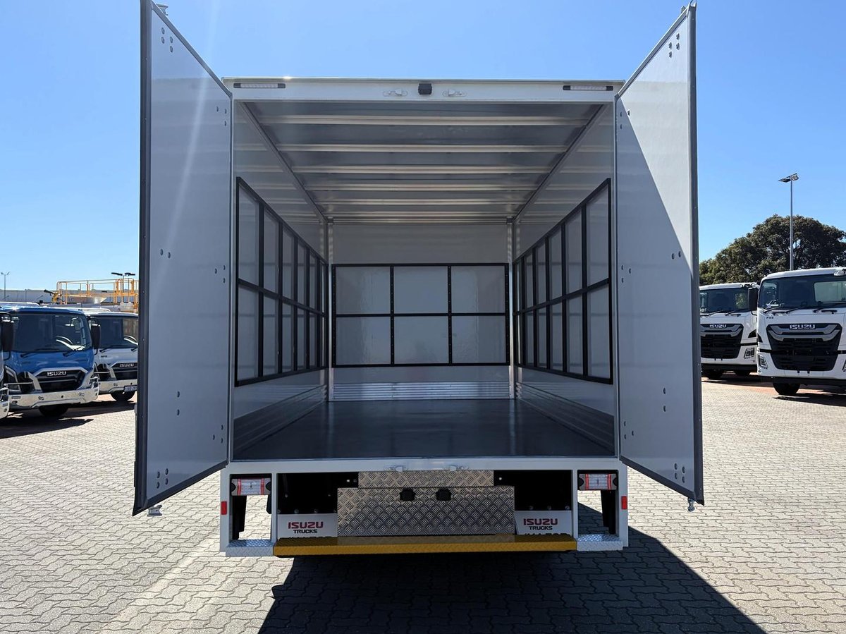 2026 Isuzu Nnr 45 150 Dt D34 Vanpack image 11