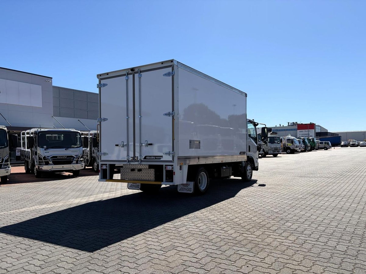 2026 Isuzu Nnr 45 150 Dt D34 Vanpack image 13