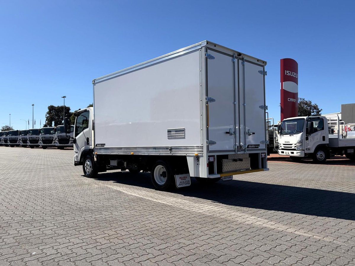 2026 Isuzu Nnr 45 150 Dt D34 Vanpack image 10