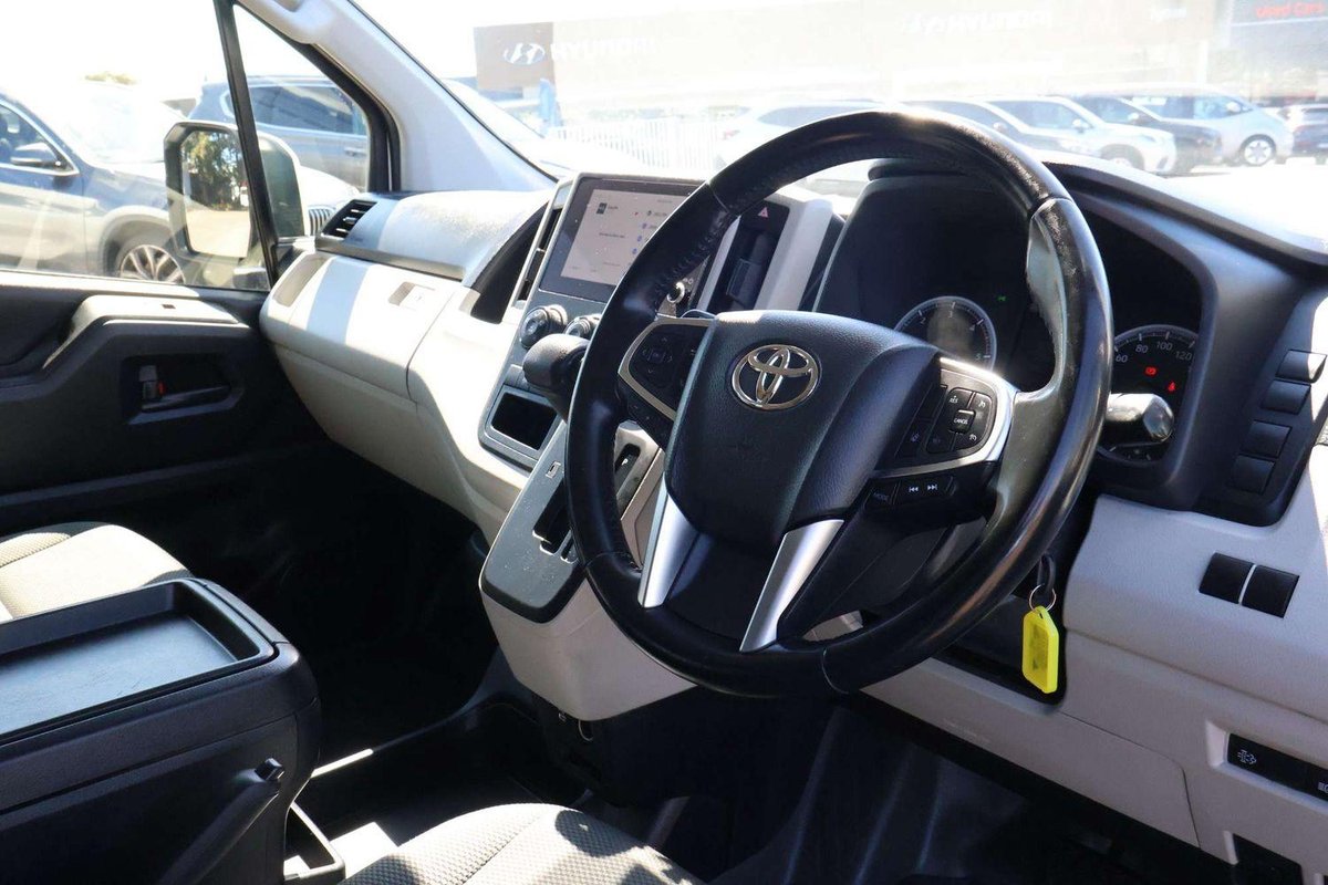 2024 Toyota Hiace GDH300R image 10
