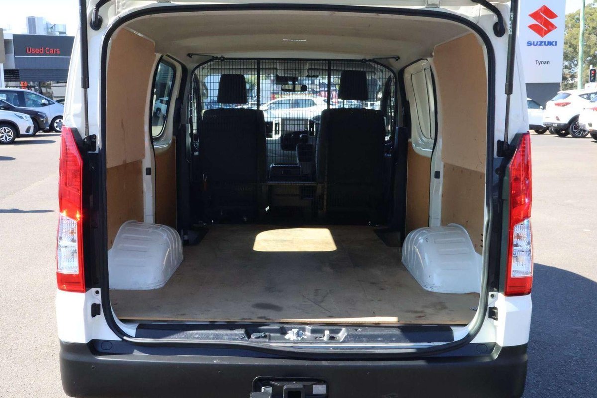 2024 Toyota Hiace GDH300R image 23