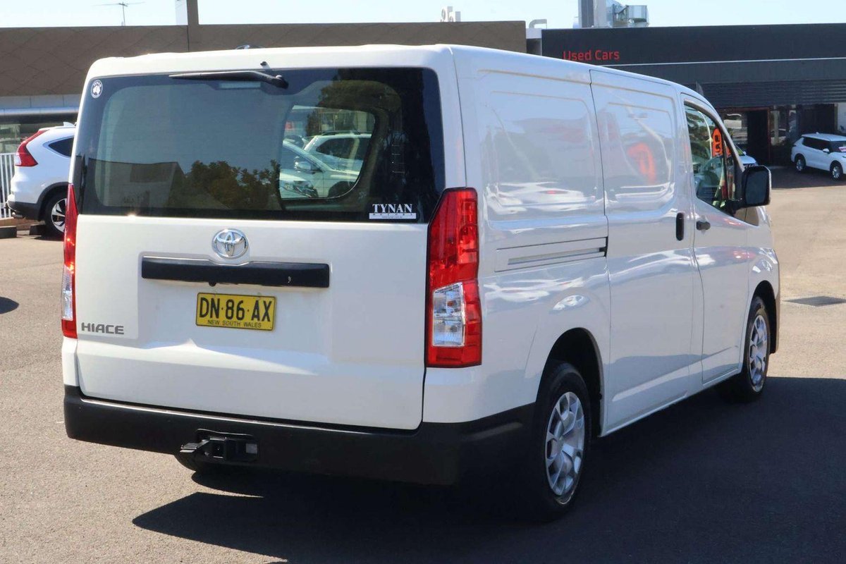2024 Toyota Hiace GDH300R image 5
