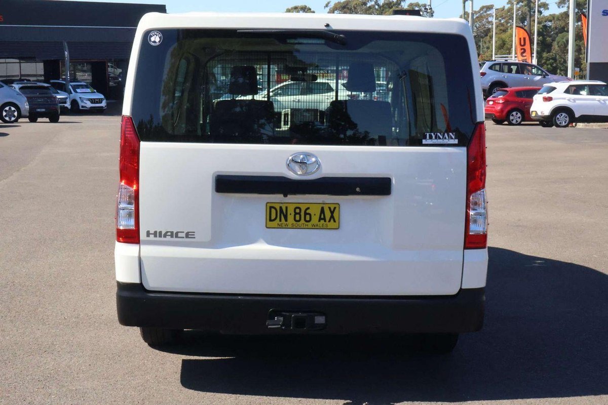 2024 Toyota Hiace GDH300R image 6