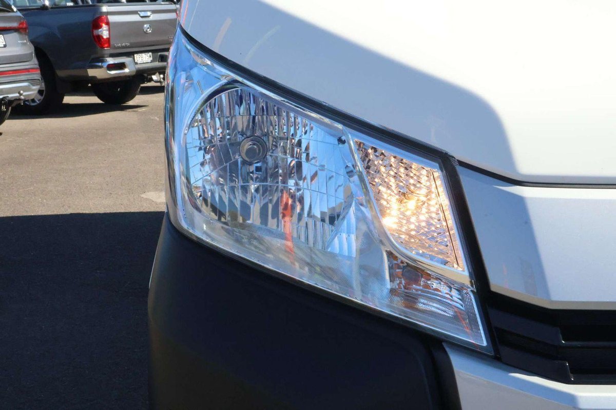 2024 Toyota Hiace GDH300R image 8