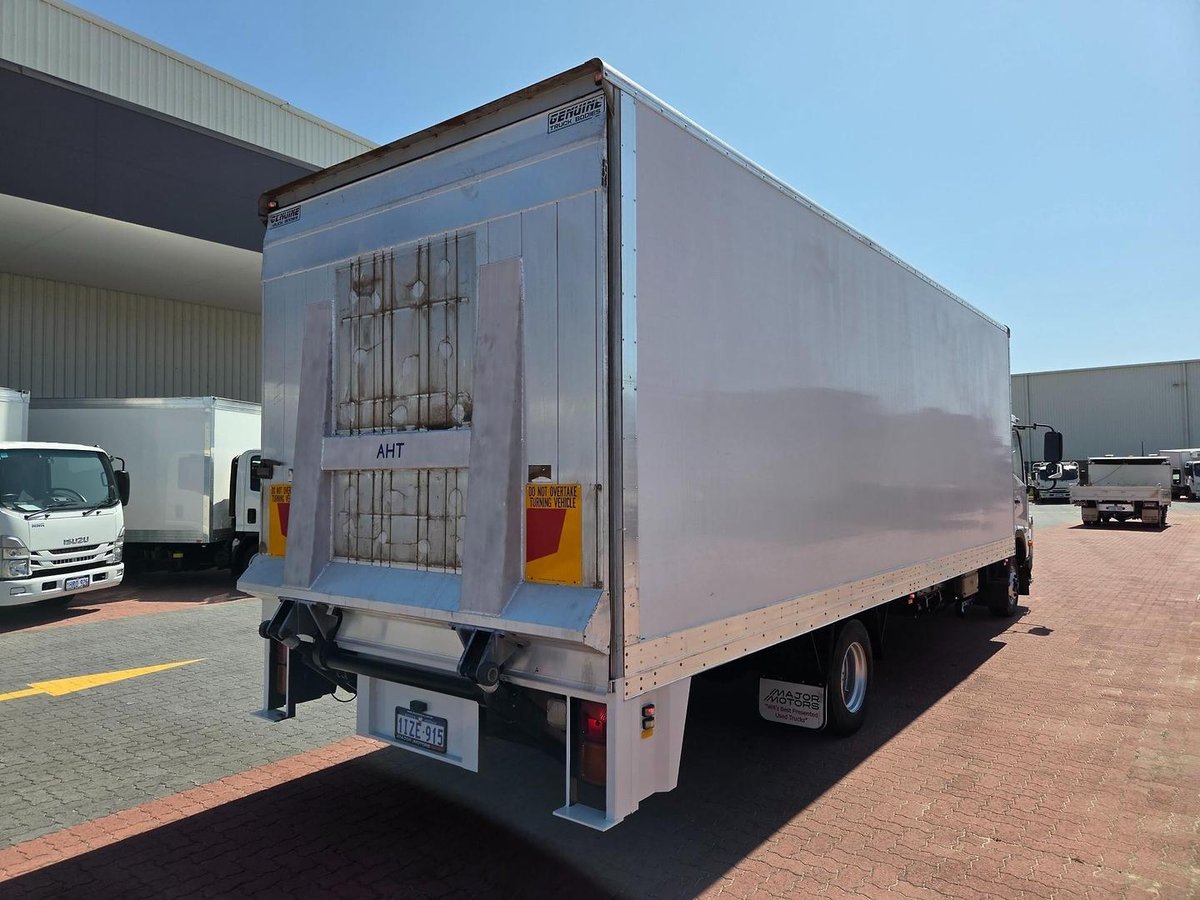 2013 UD Mk 11 250 Auto 5 Ton Van And Lift image 15