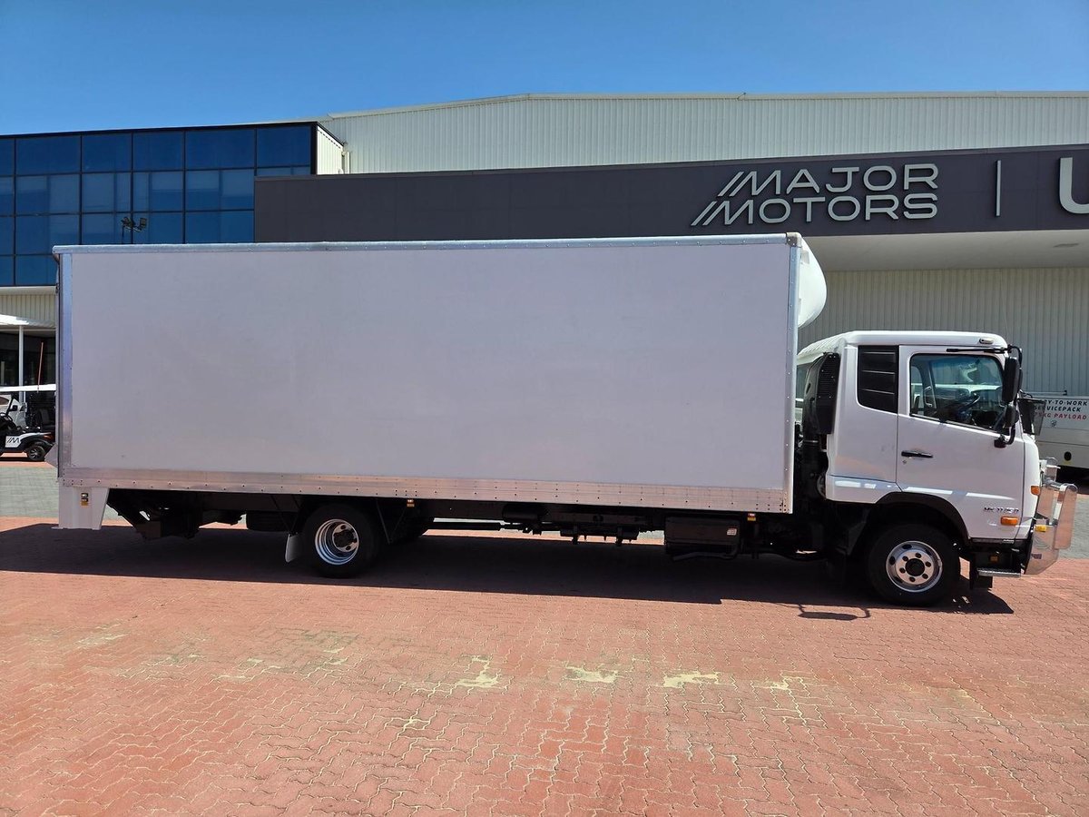2013 UD Mk 11 250 Auto 5 Ton Van And Lift image 10