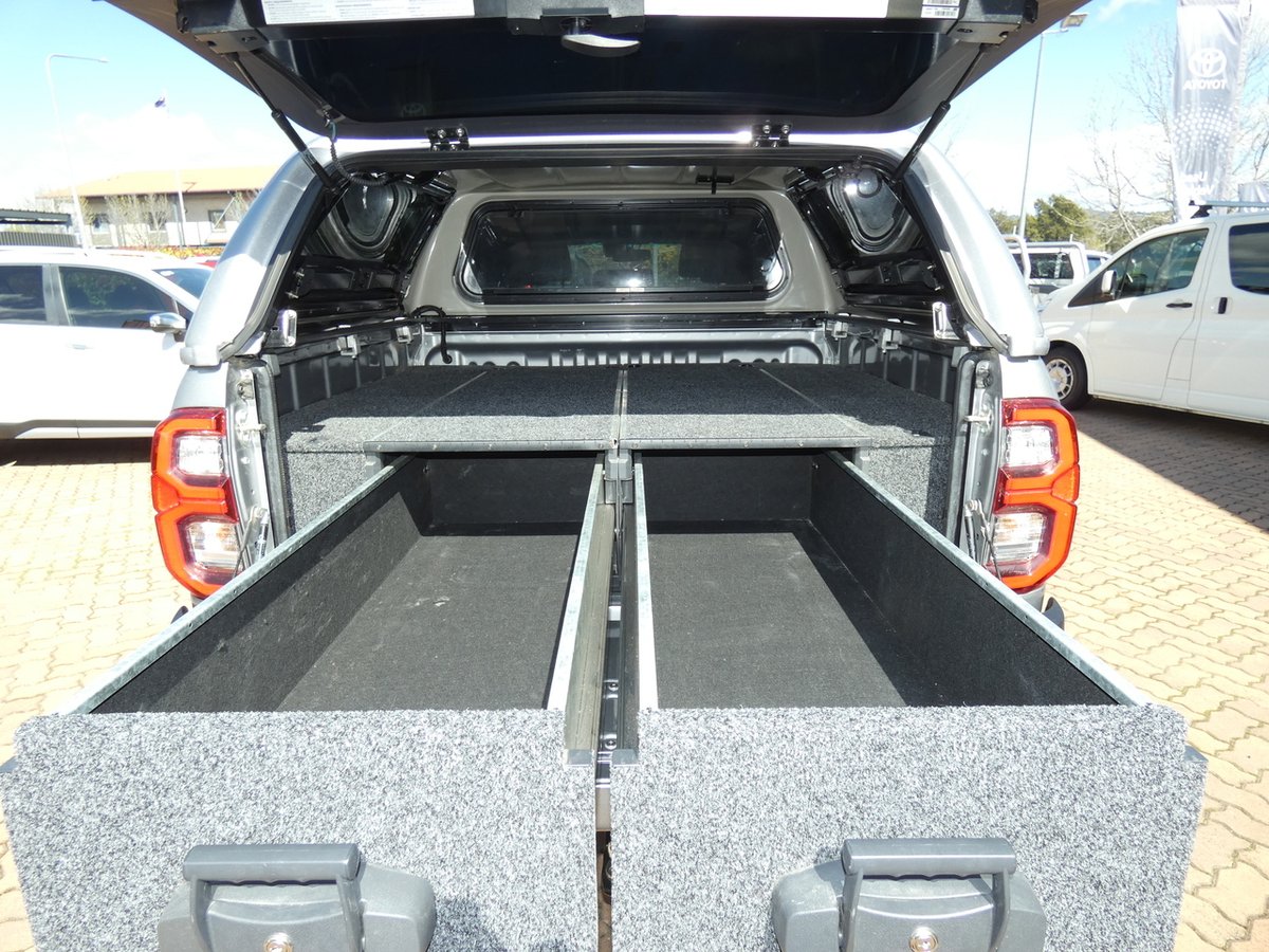 2023 Toyota Hilux 4x4 image 13