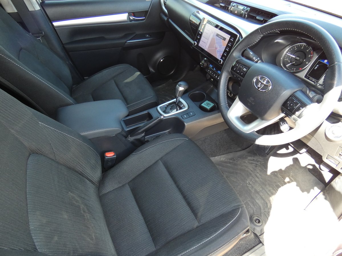 2023 Toyota Hilux 4x4 image 15