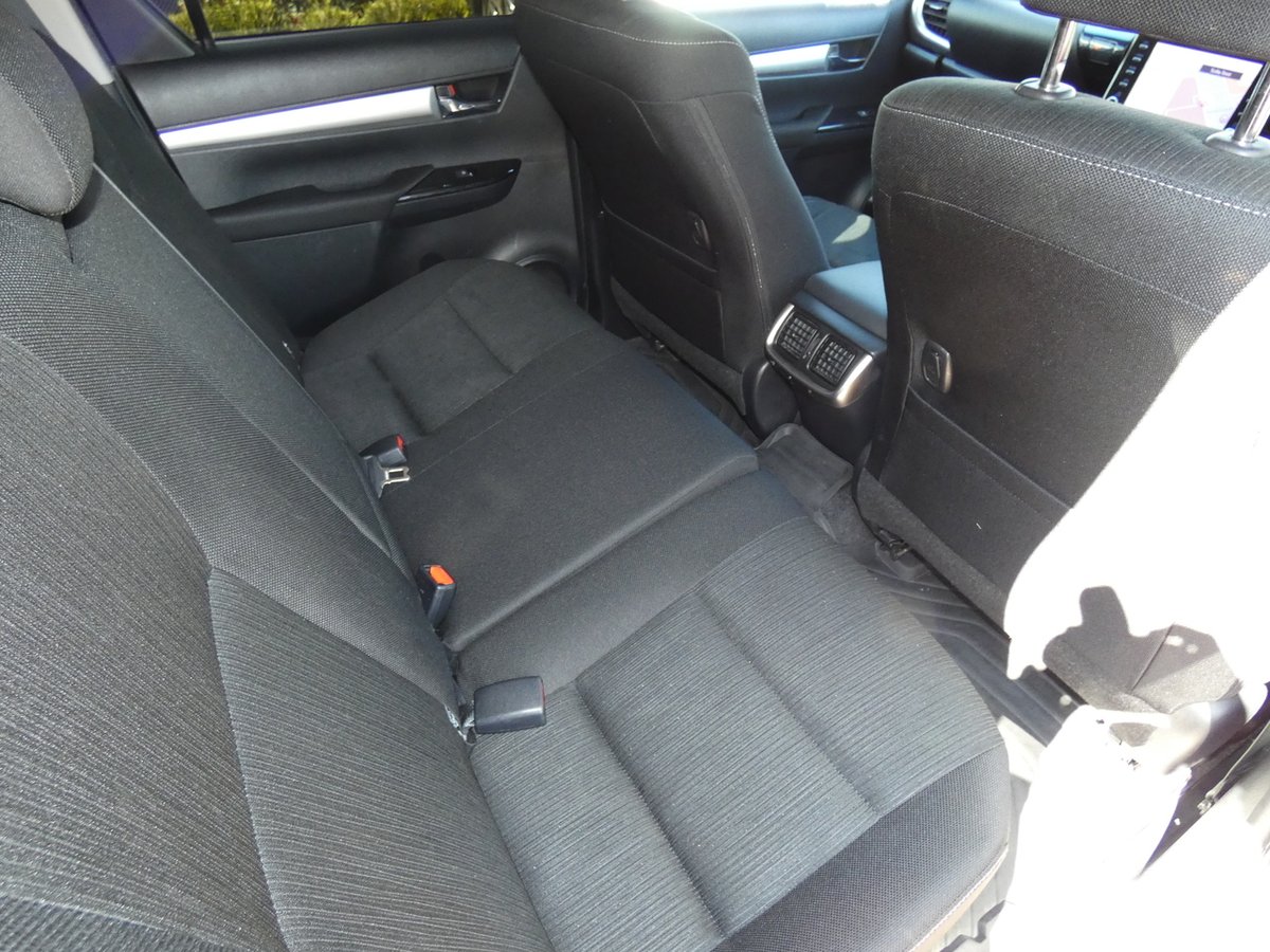 2023 Toyota Hilux 4x4 image 16