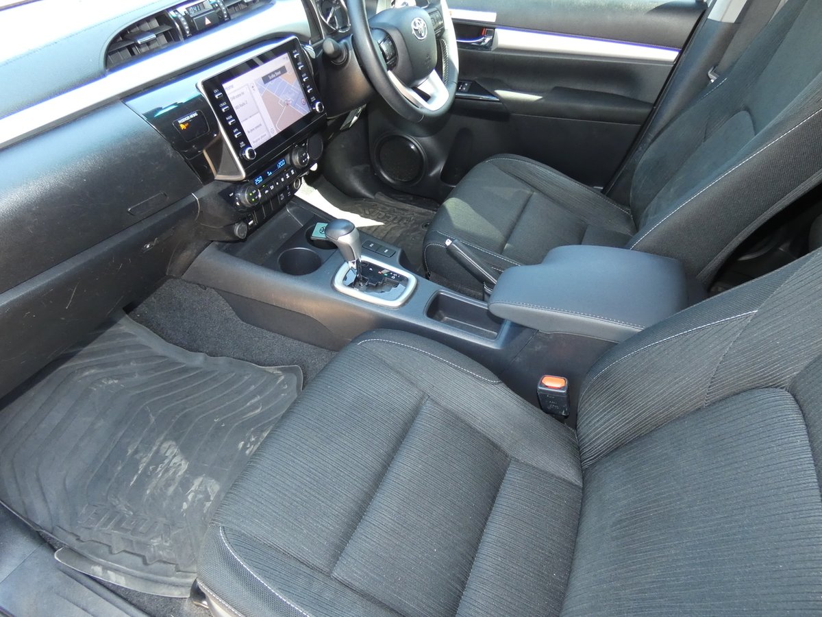 2023 Toyota Hilux 4x4 image 18