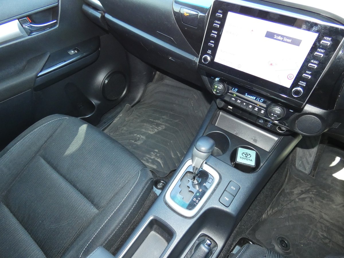2023 Toyota Hilux 4x4 image 26