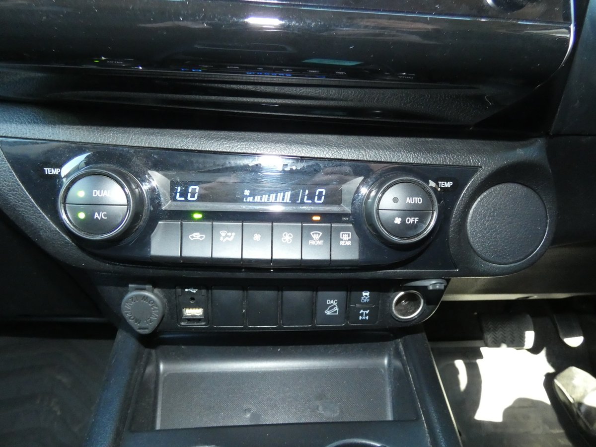 2023 Toyota Hilux 4x4 image 27