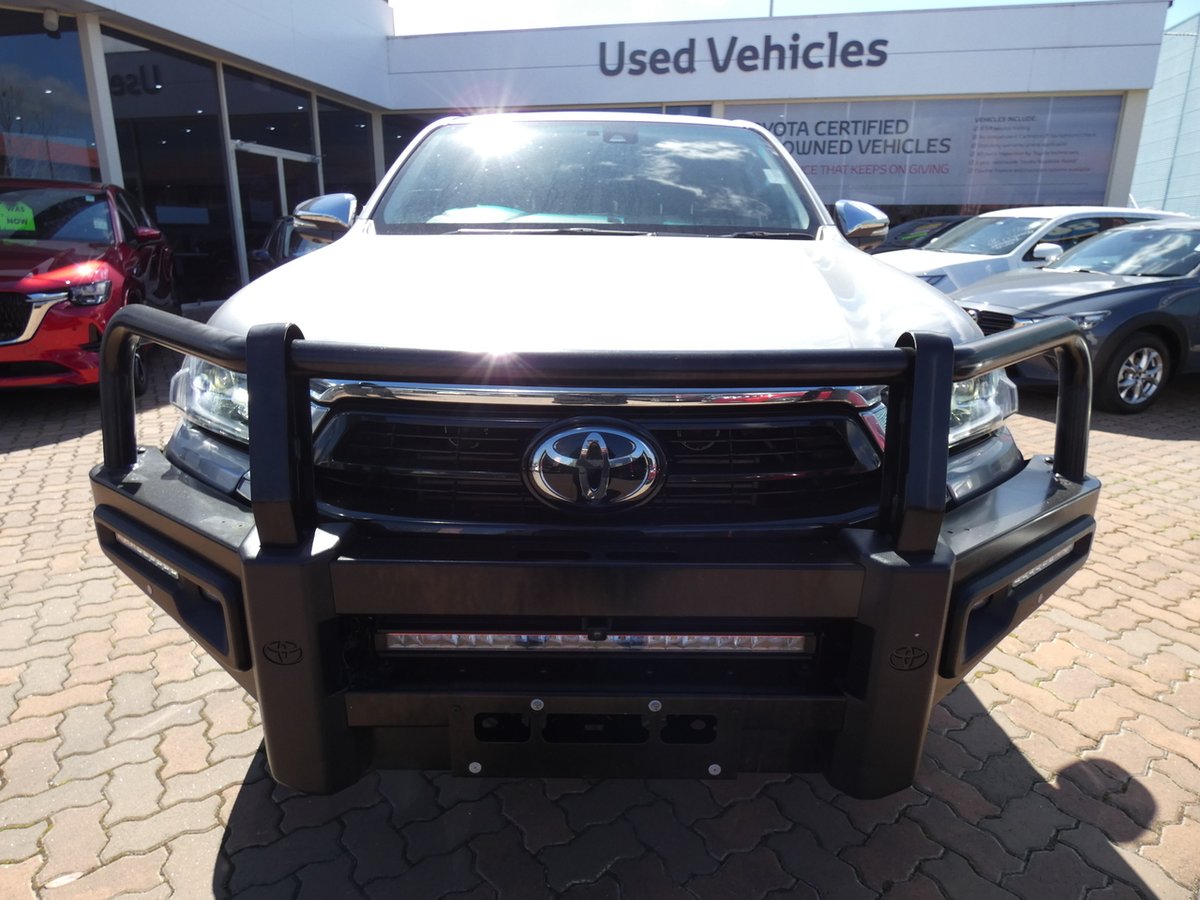 2023 Toyota Hilux 4x4 image 8