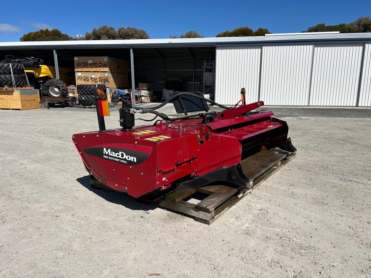 2018 MacDon R85