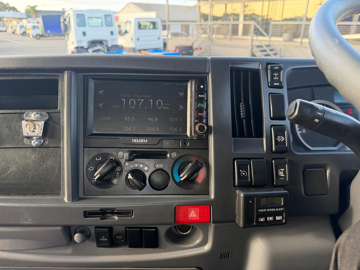 2019 Isuzu F Series image 31